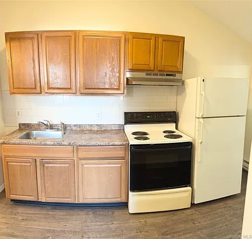 188 Hallock Landing Rd — Photo 3