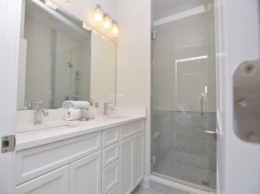 1st image of 1517 W Diversey Pkwy APT 3E