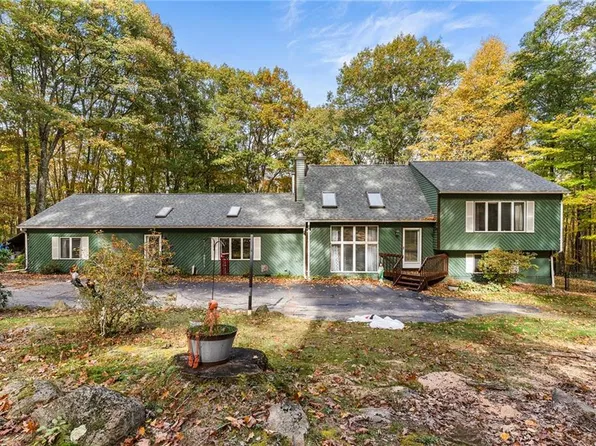 151 Quaker Ln, Scituate, RI 02857