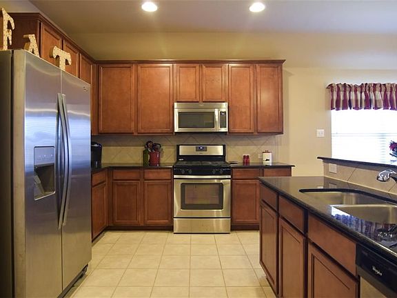 4th image of 704 Hawk Valley Dr