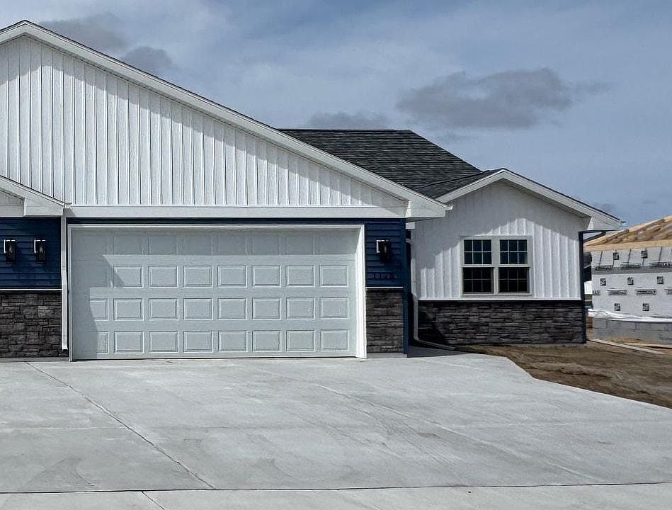 1st image of 1123 Red Hawk Drive