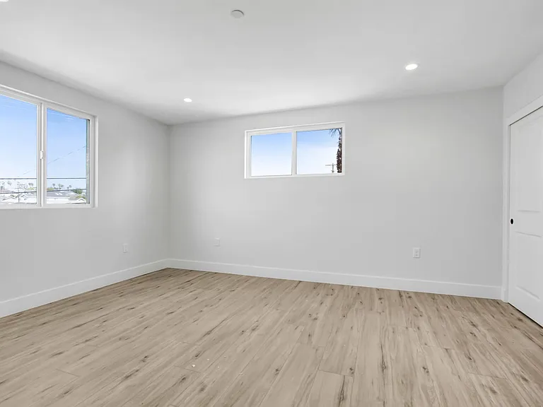 3502 E 7th St — Photo 15