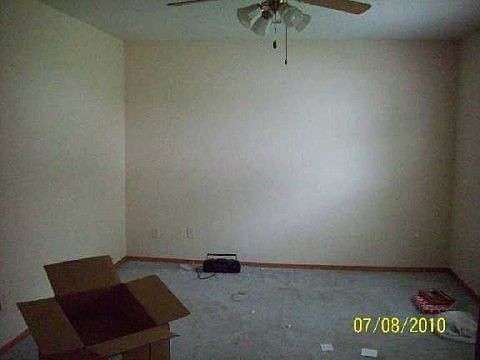 2nd image of 800 N Main St