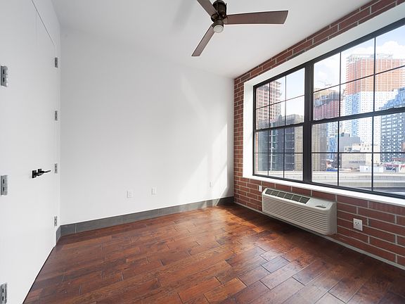 5th image of 42-60 Crescent St #5B