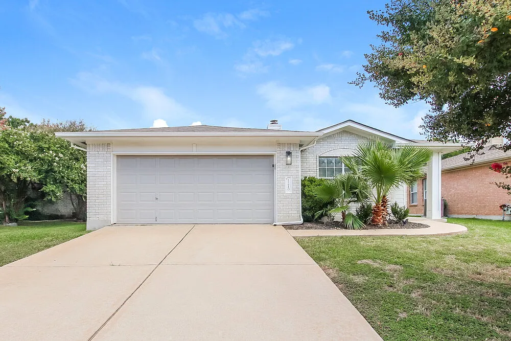 3 bed, 2.0 bath, 1683 sqft, $1,990 — Photo 1
