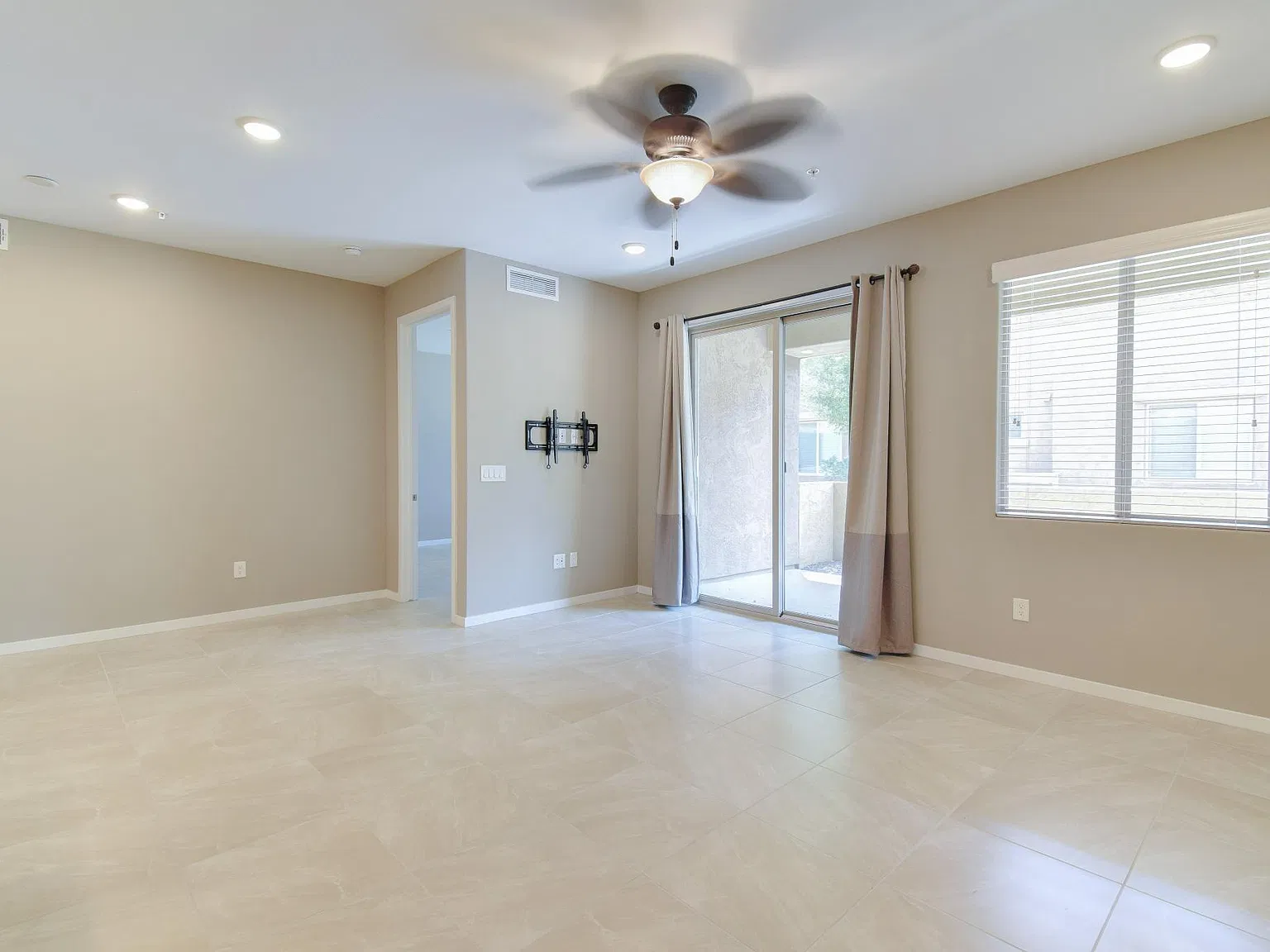 250 W Queen Creek Rd — Photo 4
