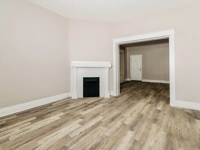279373_020_living_room_13071188.jpg