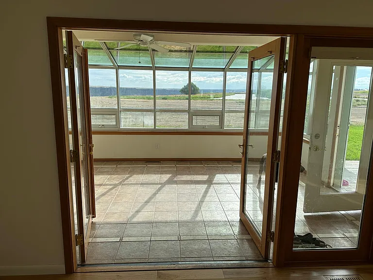 427 Edwards Dr — Photo 9