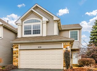 979 Viewpoint Dr, Lake In The Hills, IL 60156