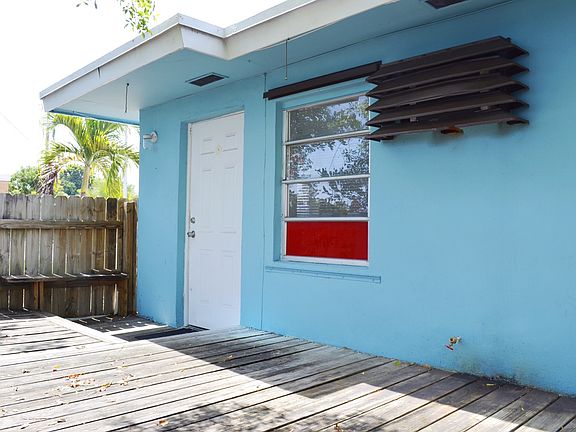 ENTRANCE DECK