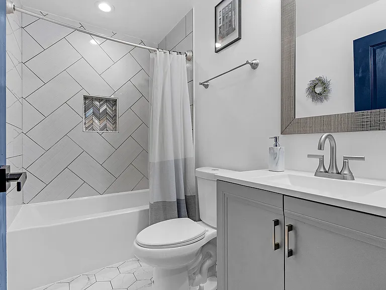 100 S Bouldin St #1 — Photo 13