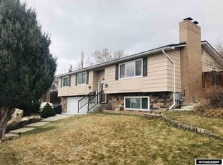950 Boulder Dr, Green River, WY 82935