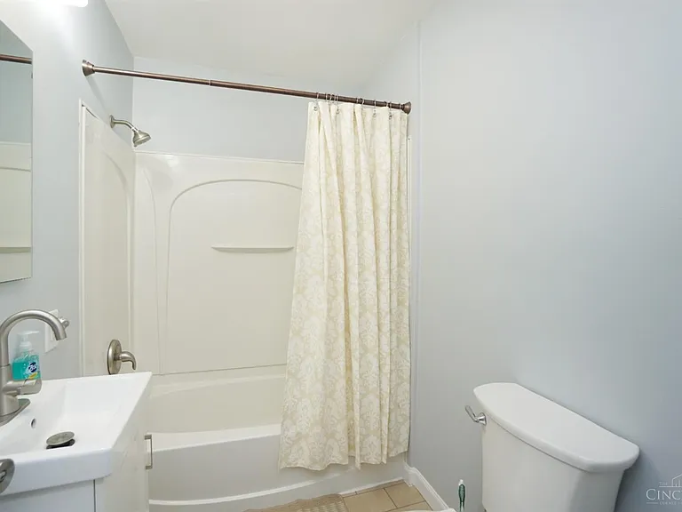607 E Main St — Photo 11