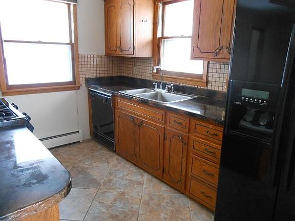 Views of the backyard from every angle in this kitchen.