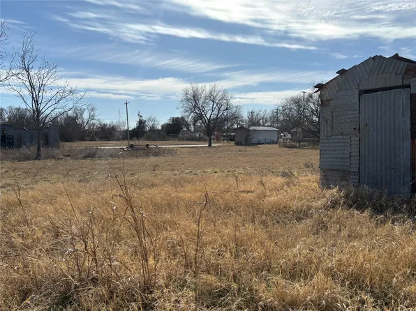 206 E Springcreek Rd, Olney, TX 76374