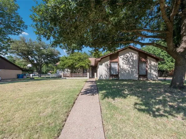 609 Pinewood Ln, Hewitt, TX 76643
