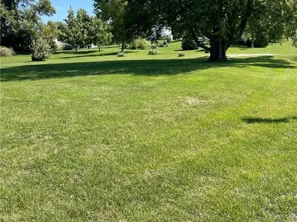 415 Brady St, Brooklyn, IA 52211