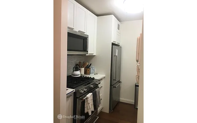 Rented by Douglas Elliman | media 19