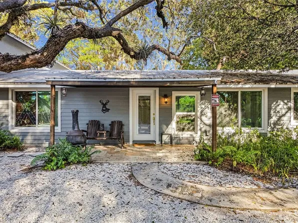 2563 Weeks AVE, NAPLES, FL 34112