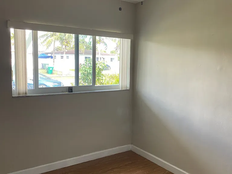 11910 SW 187th Ter — Photo 12