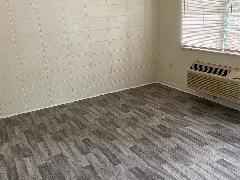740 E 1st North St #8 — Photo 7