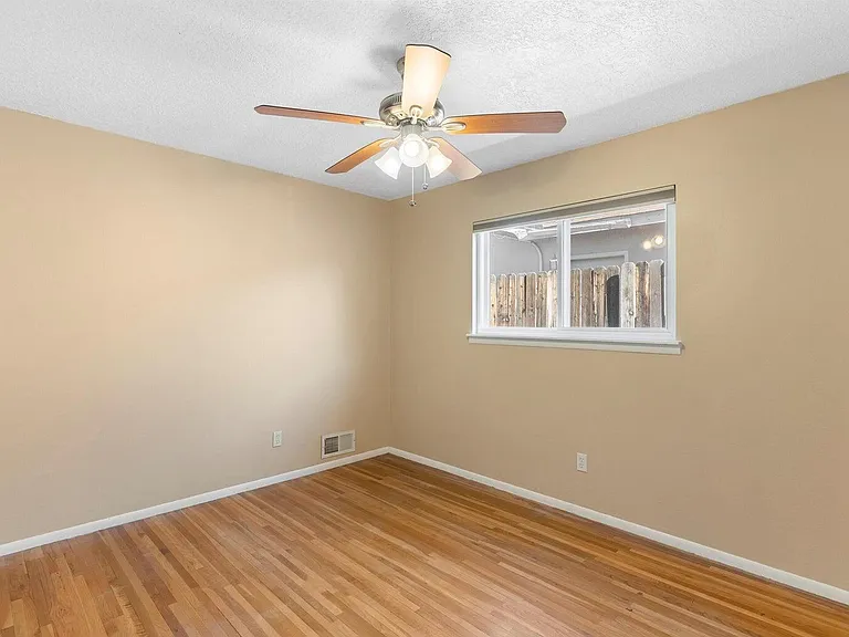 3721 Mary Ellen St NE — Photo 18