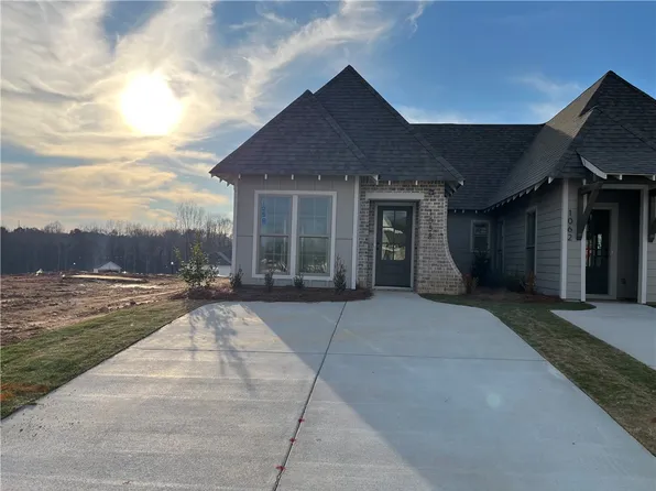1058 Forest Ln, Opelika, AL 36801