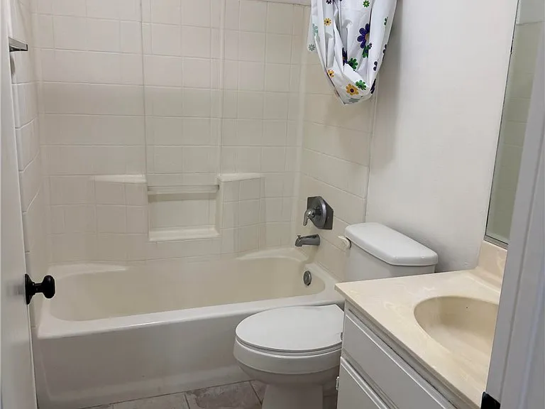 329 Genoa St #D — Photo 24