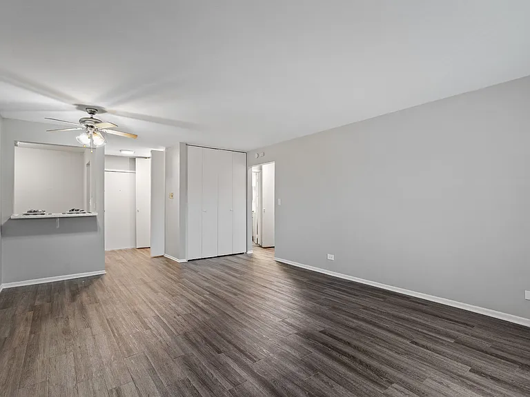 Unit 562-301 Spacious Modern Living Area | Apartment Homes For Rent in Bartlett, IL | Bartlett Lakes