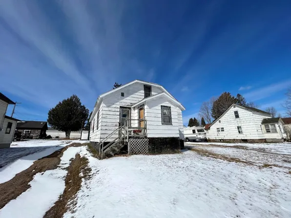 812 Harding Ave, Iron River, MI 49935