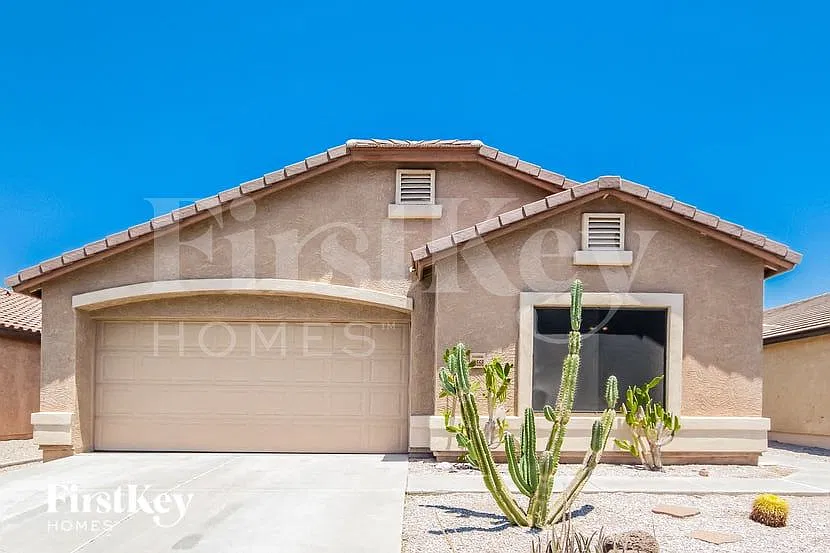 3 bed, 2.0 bath, 1124 sqft, $1,810 — Photo 1