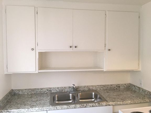 4th image of 305 N 8th St