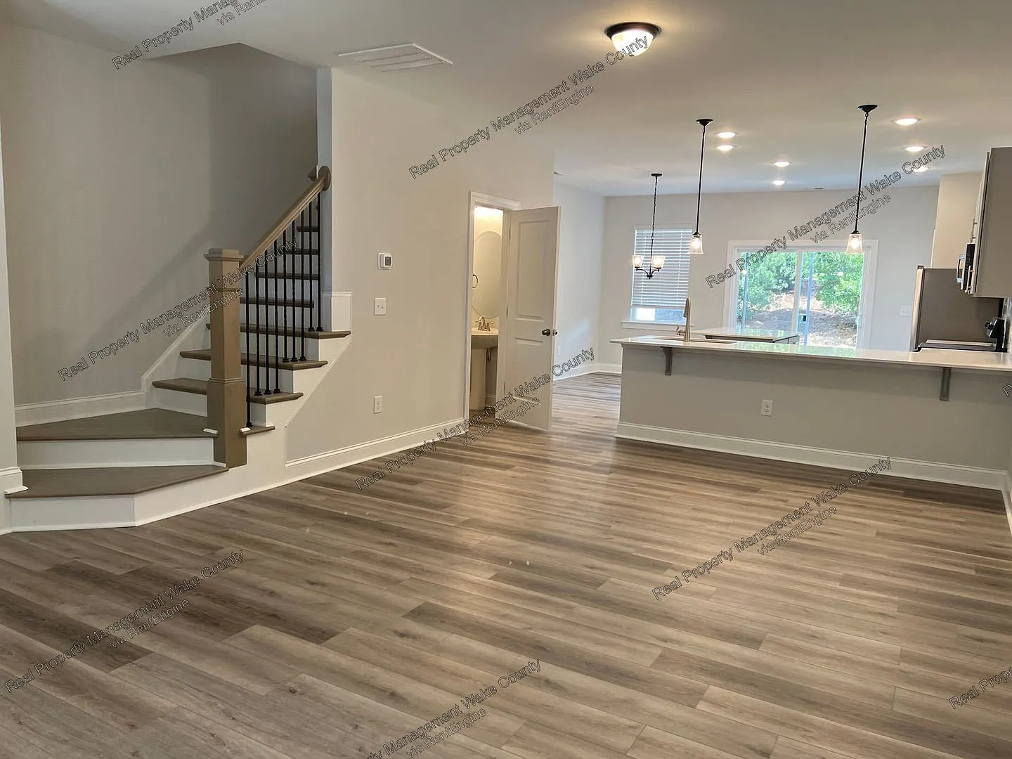 3 bed, 3.5 bath, 1850 sqft, $2,050 — Photo 3