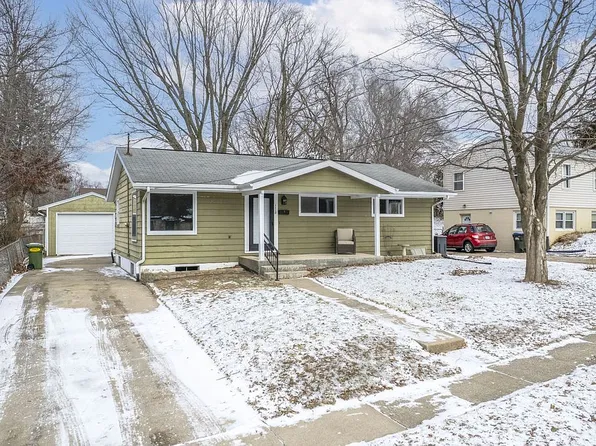 1118 Cottonwood Ave, Iowa City, IA 52240
