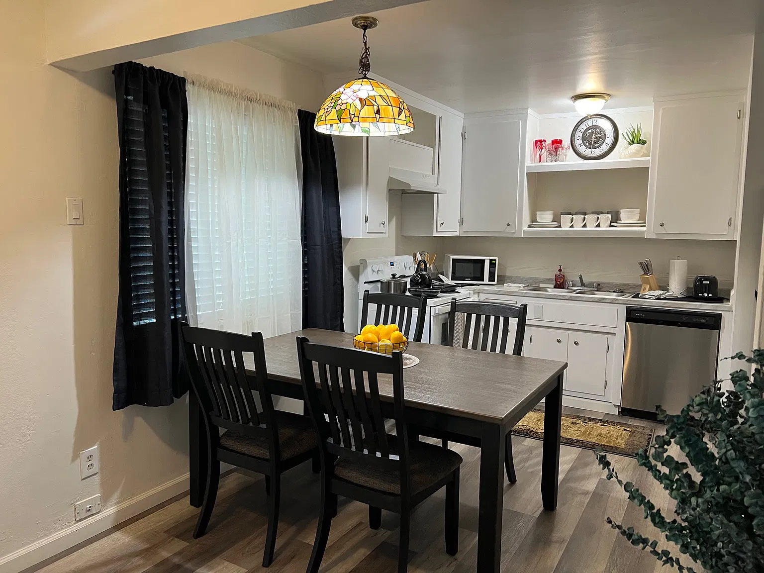 1223 Bonanza Ave — Photo 4
