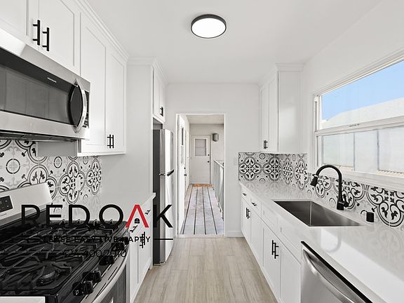4th image of 2251 W Merton Ave #1