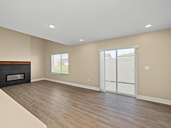 4th image of 2706 Amelia Ln