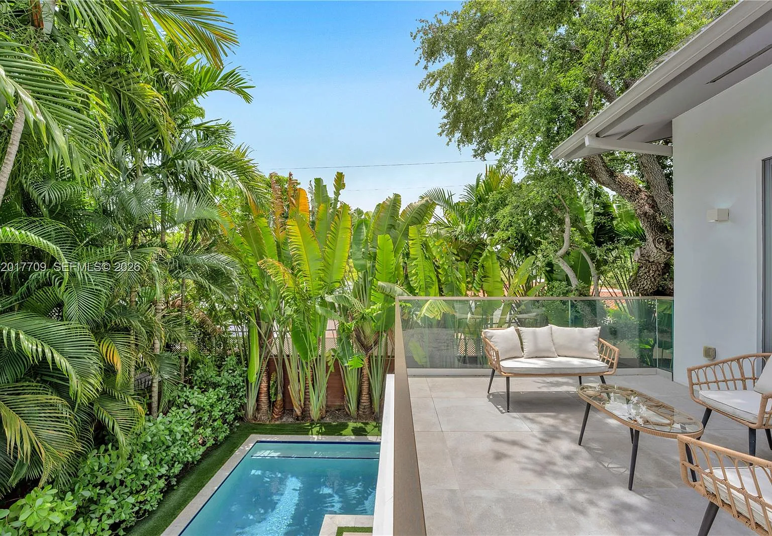 Samana Dr, Miami — Photo 1