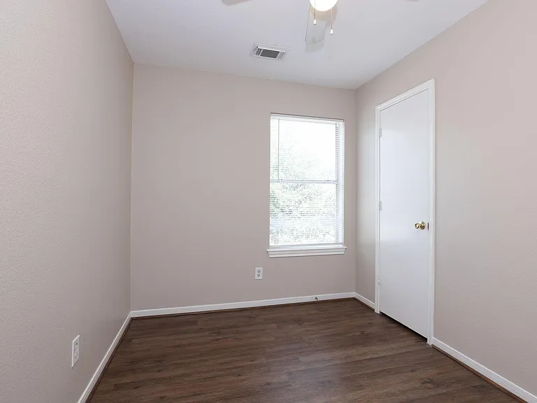 15422 Ferness Ln — Photo 29