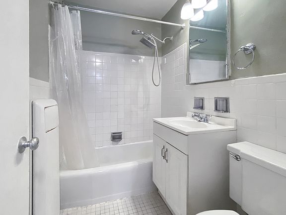 4th image of 330 E 33rd St APT 11F