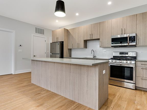5th image of 1807 W Division St #201