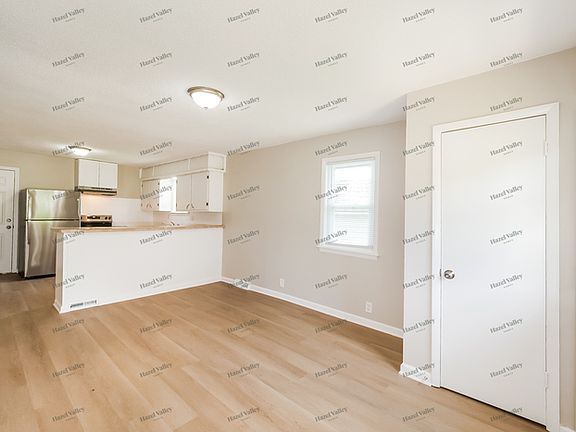 5th image of 1013 N Duvall Ave