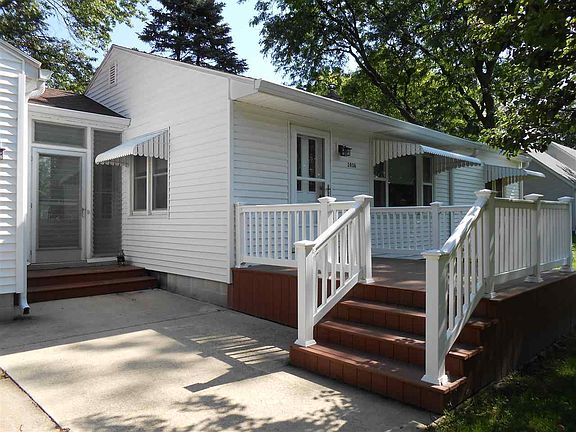 2nd image of 1936 Maplewood Dr