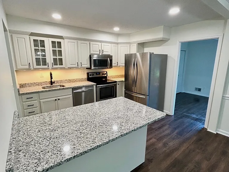 925 Fenley Ave — Photo 8