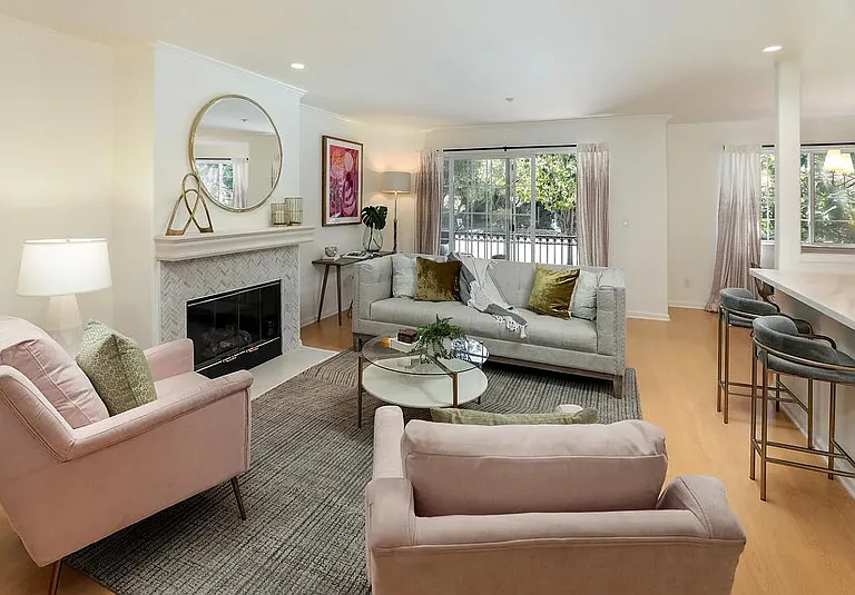 20 Willow Rd #14 — Photo 4