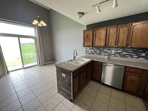 1141 Alexandria Dr — Photo 6