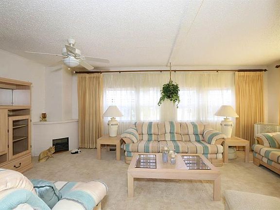 4th image of 945 Laurel Cir