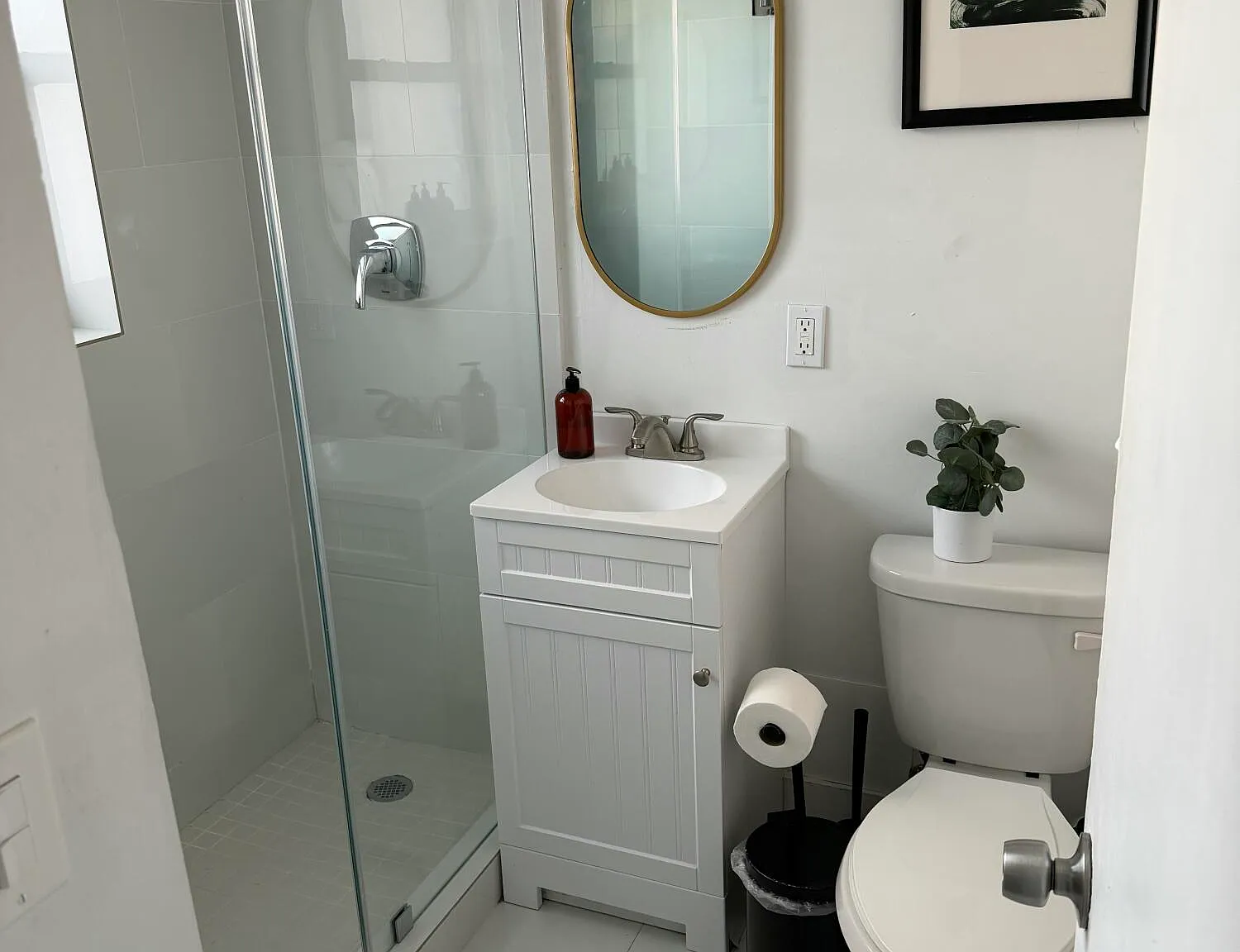 2 bed, 1.0 bath, 15382 sqft, $2,795 — Photo 4