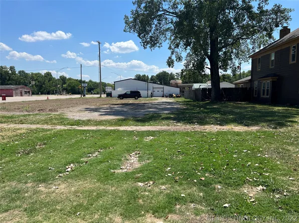 418 E 7th St, Dewey, OK 74029