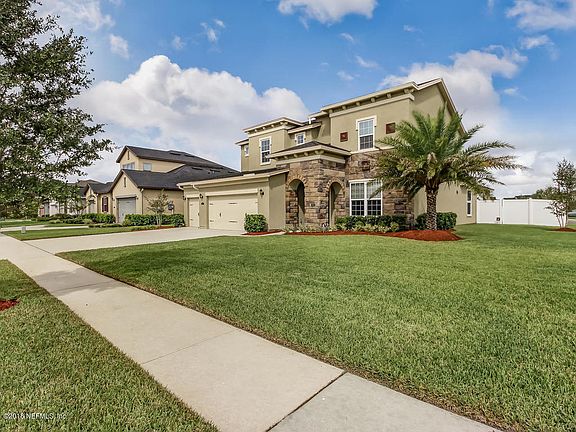 4th image of 28 Breezeway Ct